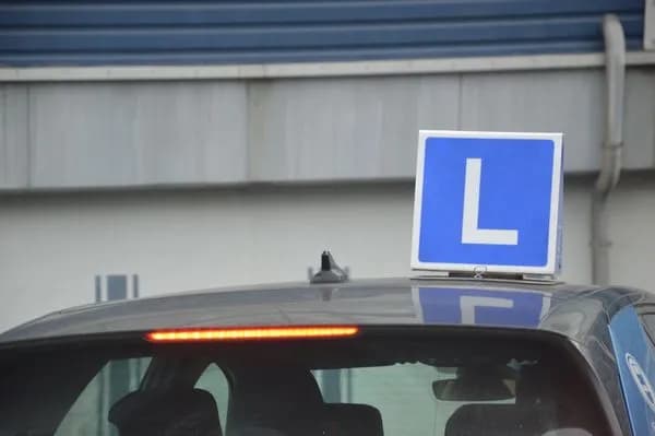 Dlaczego nauka jazdy ma symbol L i jak wpływa na bezpieczeństwo? Dlaczego nauka jazdy ma symbol L i jak wpływa na bezpieczeństwo?