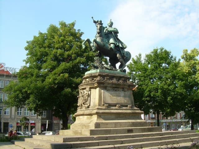 Który z pomników jest symbolem Gdańska? Odkryj jego historię i znaczenie Który z pomników jest symbolem Gdańska? Odkryj jego historię i znaczenie