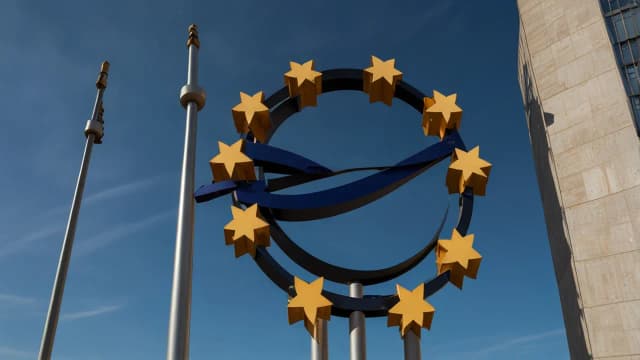 Symbole Unii Europejskiej - odkryj ich znaczenie i wpływ na integrację europy Symbole Unii Europejskiej - odkryj ich znaczenie i wpływ na integrację europy