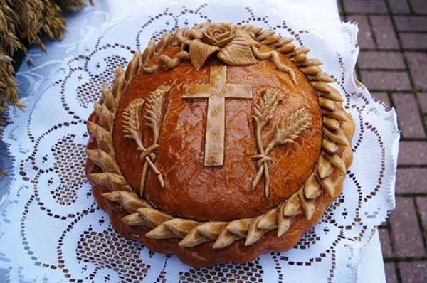 Chleb jako symbol: Co oznacza w kulturze i religii dla ludzi? Chleb jako symbol: Co oznacza w kulturze i religii dla ludzi?